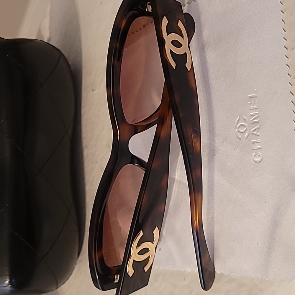 CHANEL Tortoise Shell Sunglasses with Brown Gradient Lenses - Picture 7 of 8